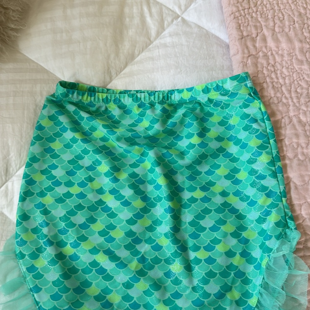 Little girls one piece swimsuit with mermaid skirt - Picture 2 of 4